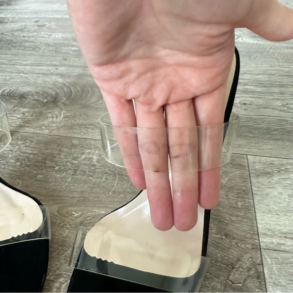 Black Heels - Picture 4 of 5